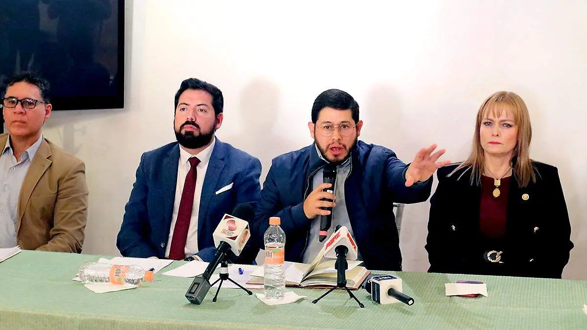 Jorge Miranda en conferencia de prensa